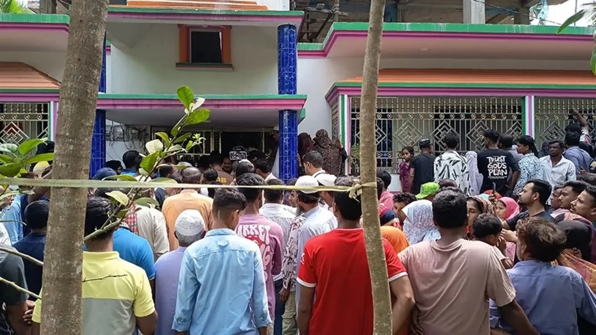 কাপাসিয়ায় একই পরিবারের ৫ জনকে গলা কেটে হত্যা, স্বামী পলাতক