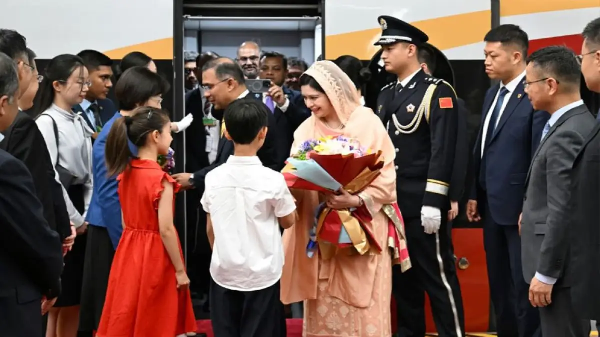 বেইজিংয়ে প্রধানমন্ত্রী তারেক রহমানকে লাল গালিচা সংবর্ধনা