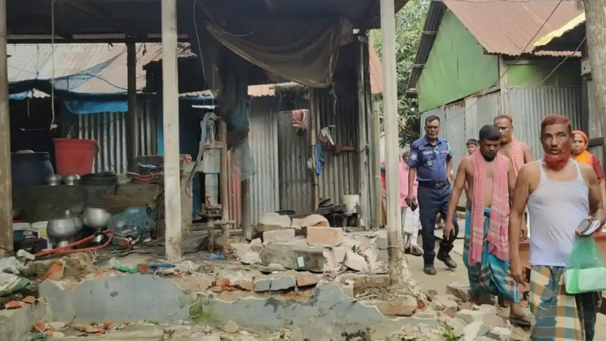 সোনারগাঁয়ে এনসিপি নেতার বিরুদ্ধে সরকারি রাস্তা বন্ধ ও বাড়িঘর ভাঙচুরের অভিযোগ