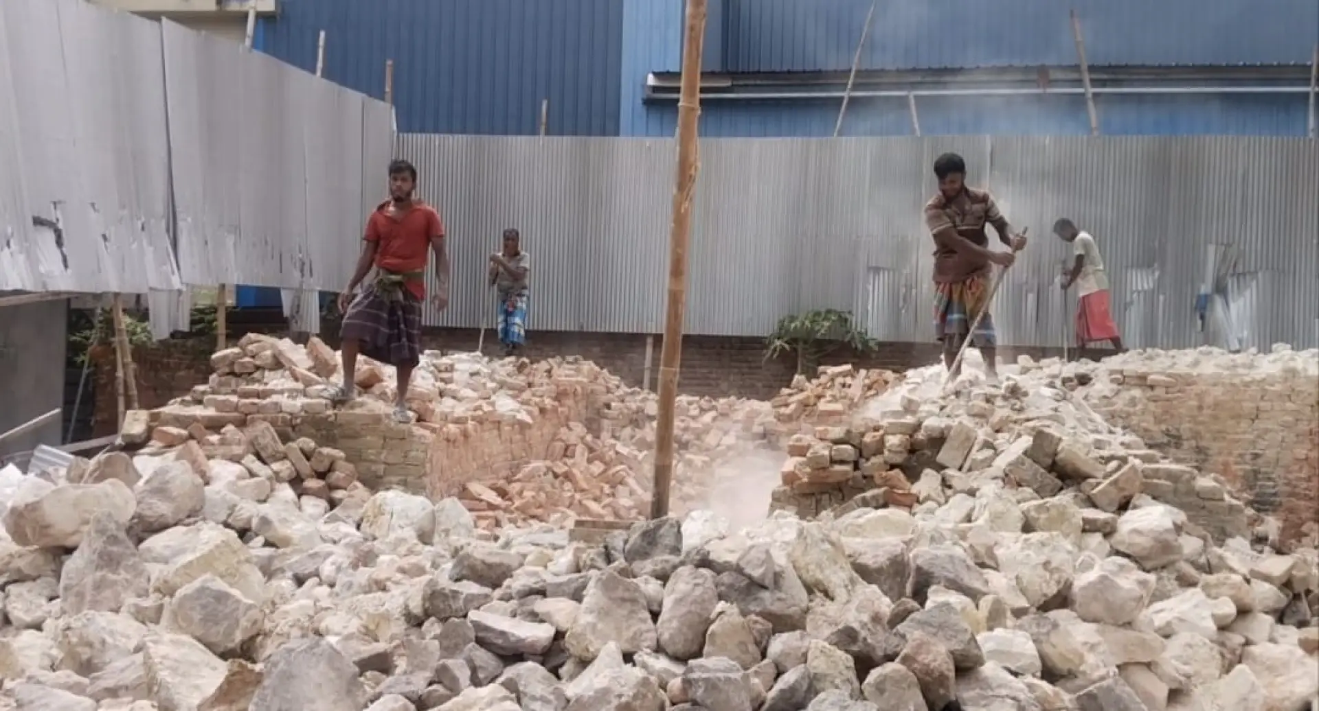 সোনারগাঁয়ে চারটি অবৈধ চুনা কারখানার গ্যাস সংযোগ বিচ্ছিন্ন
