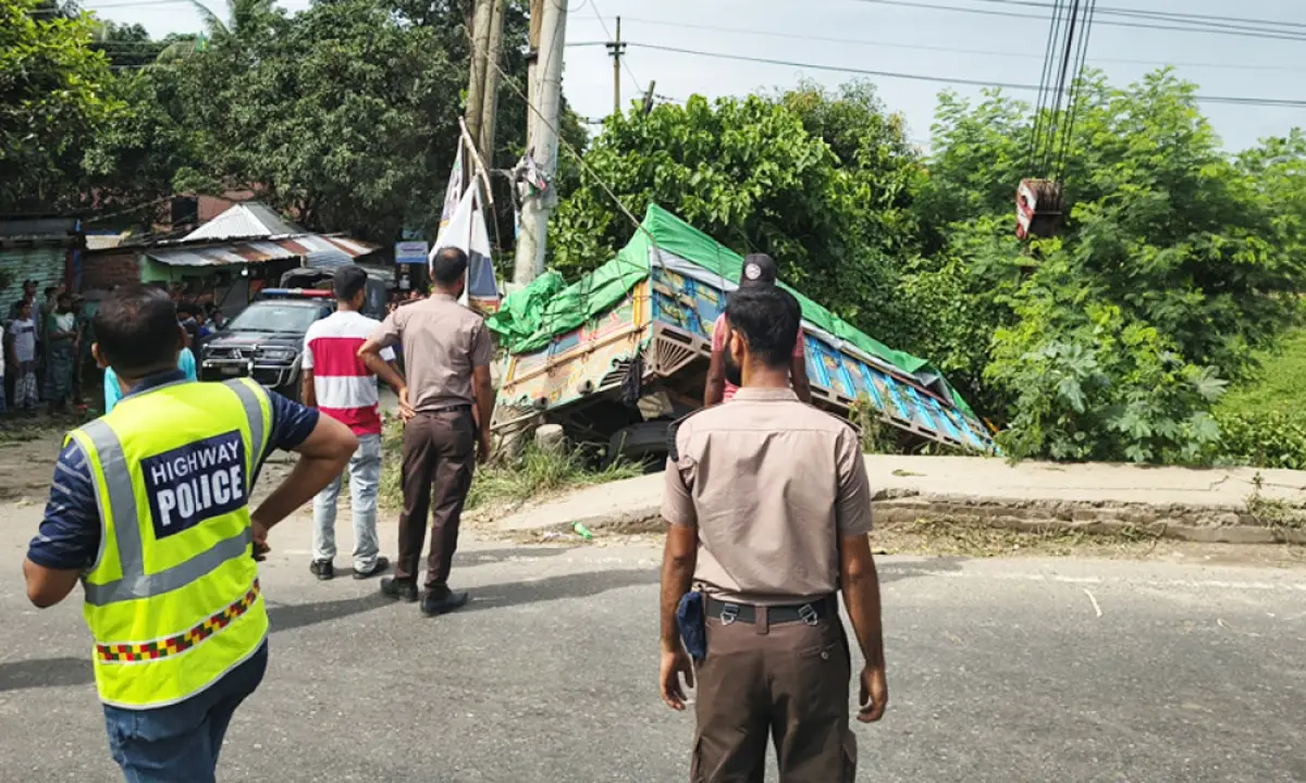 সোনারগাঁয়ে ট্রাকের ধাক্কায় পথচারী নিহত, আহত ৪