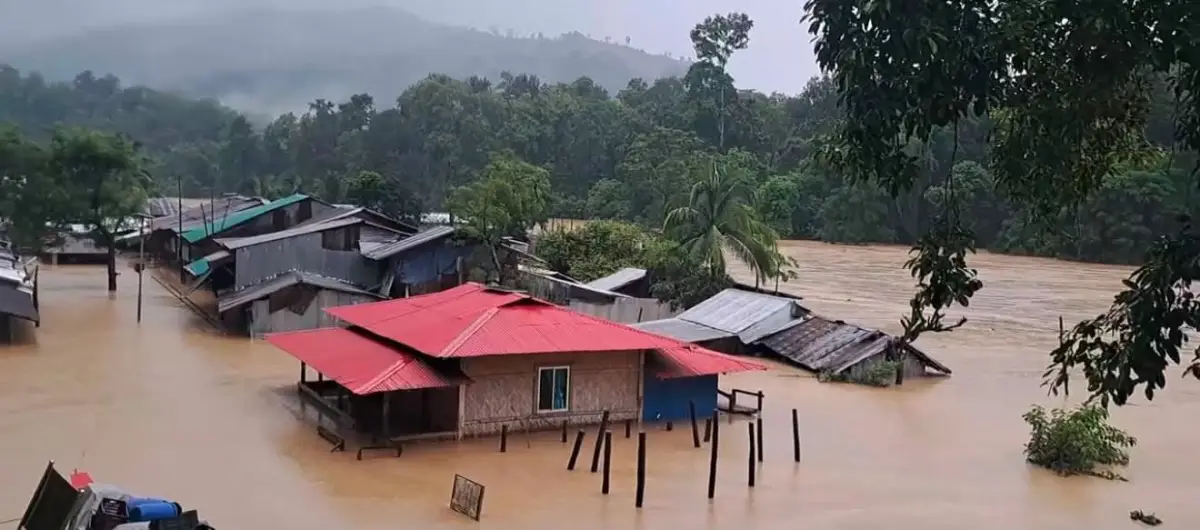 টানা বর্ষণ ও পাহাড় ধসে নিহত বেড়ে ৪৪, বান্দরবান যোগাযোগ বিচ্ছিন্ন, বিপাকে ১০ লাখ মানুষ