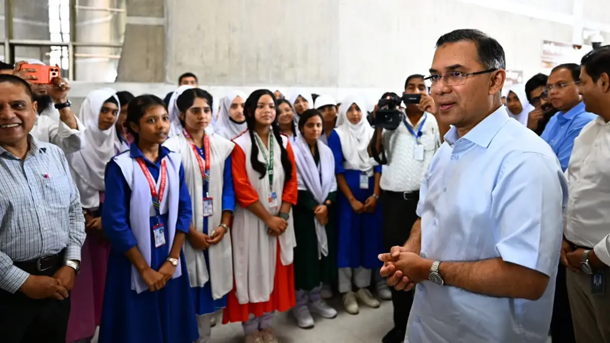 সংসদ ভবনে শিক্ষক ও শিক্ষার্থীদের সঙ্গে সাক্ষাৎ করলেন প্রধানমন্ত্রী তারেক রহমান!