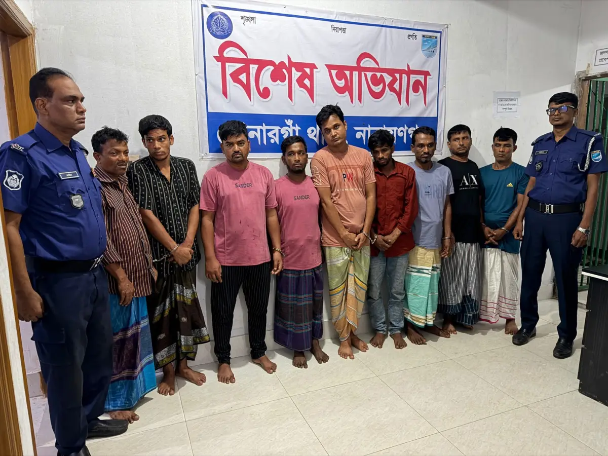 এক মাস পর শপিং মলের চুরির রহস্য উদঘাটন, পুলিশের জালে ৯