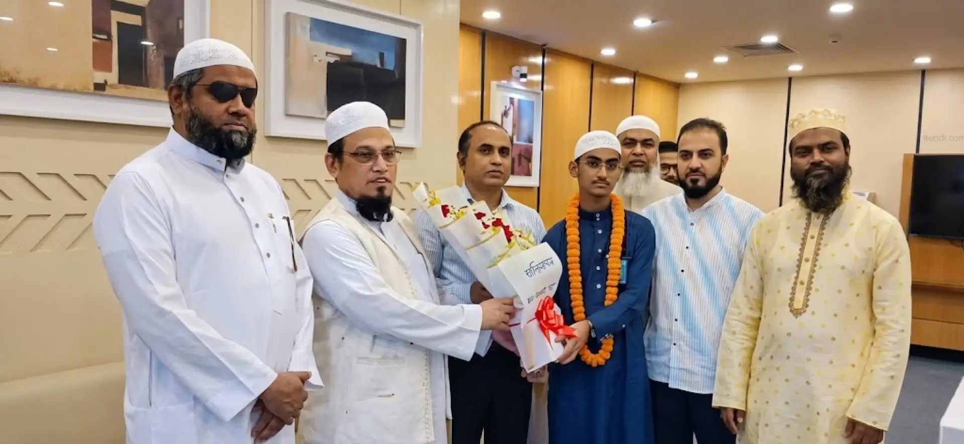 মক্কায় বিশ্বজয় করে দেশে ফিরলেন ৪ হাফেজ, বিমানবন্দরে রাজকীয় সংবর্ধনা