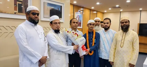 মক্কায় বিশ্বজয় করে দেশে ফিরলেন ৪ হাফেজ, বিমানবন্দরে রাজকীয় সংবর্ধনা